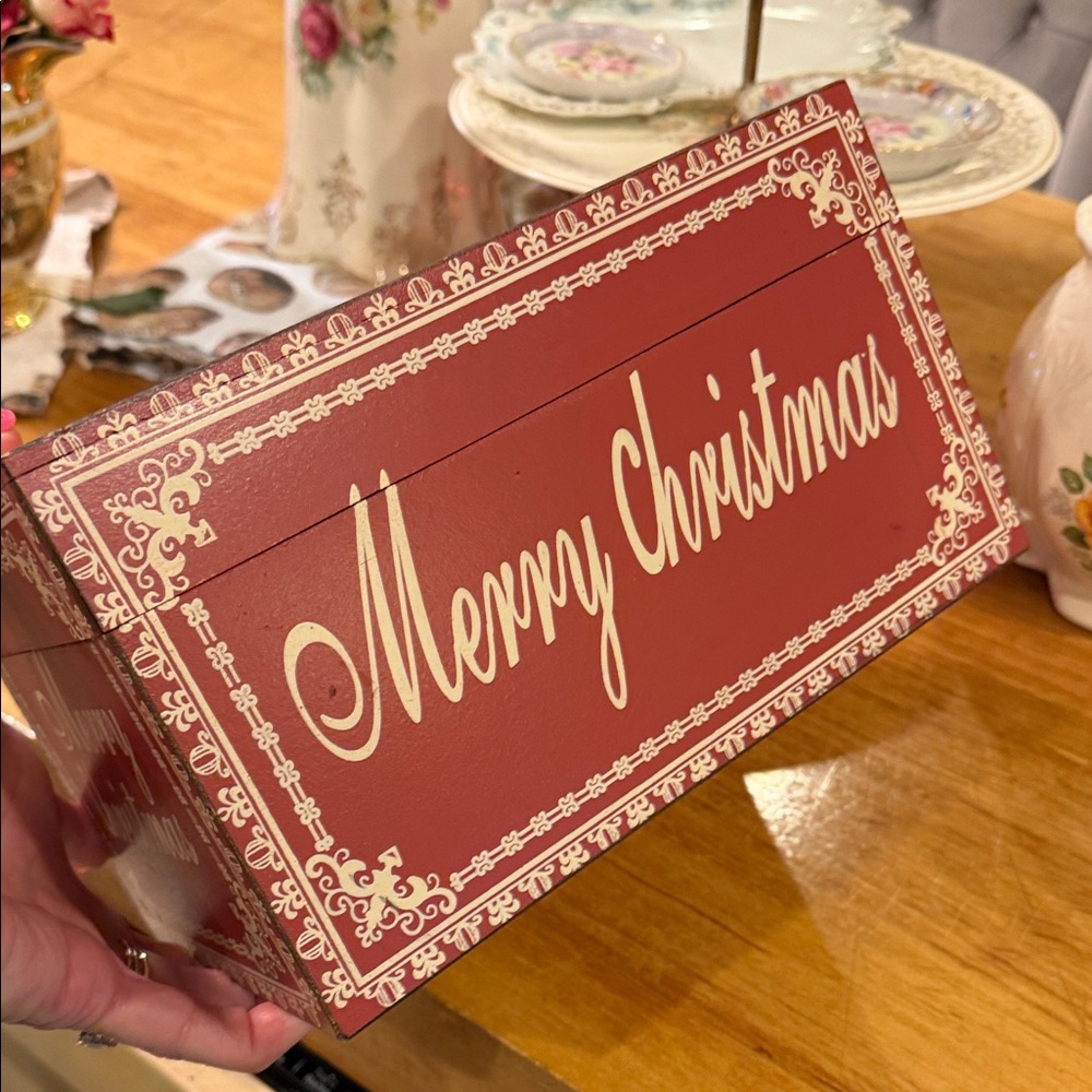 Vintage Festive Red Merry Christmas Box - Picture 9 of 13